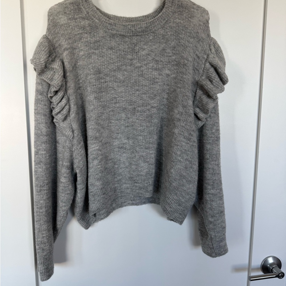 H&M | Grey Ruffle Shoulder Sweater Size XL